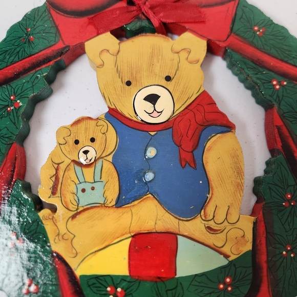 Vintage 1990s Wood Bears Chriatmas Wreath Decoration Hanging Wall Art Lacquered - Picture 2 of 5
